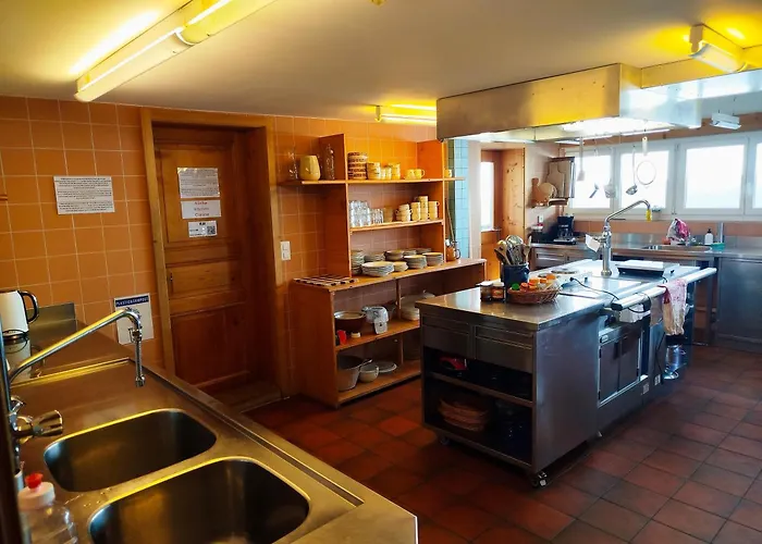 Sonnenhof - Wengens Original Kurhaus Hostel *